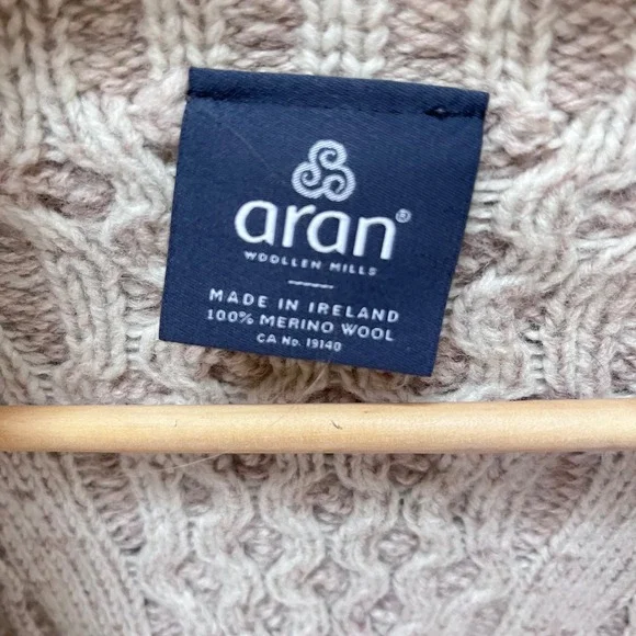 Aran Woollen Mills 100% Merino Wool Cable Knit Cardigan Made in Ireland Size S - Picture 2 of 6